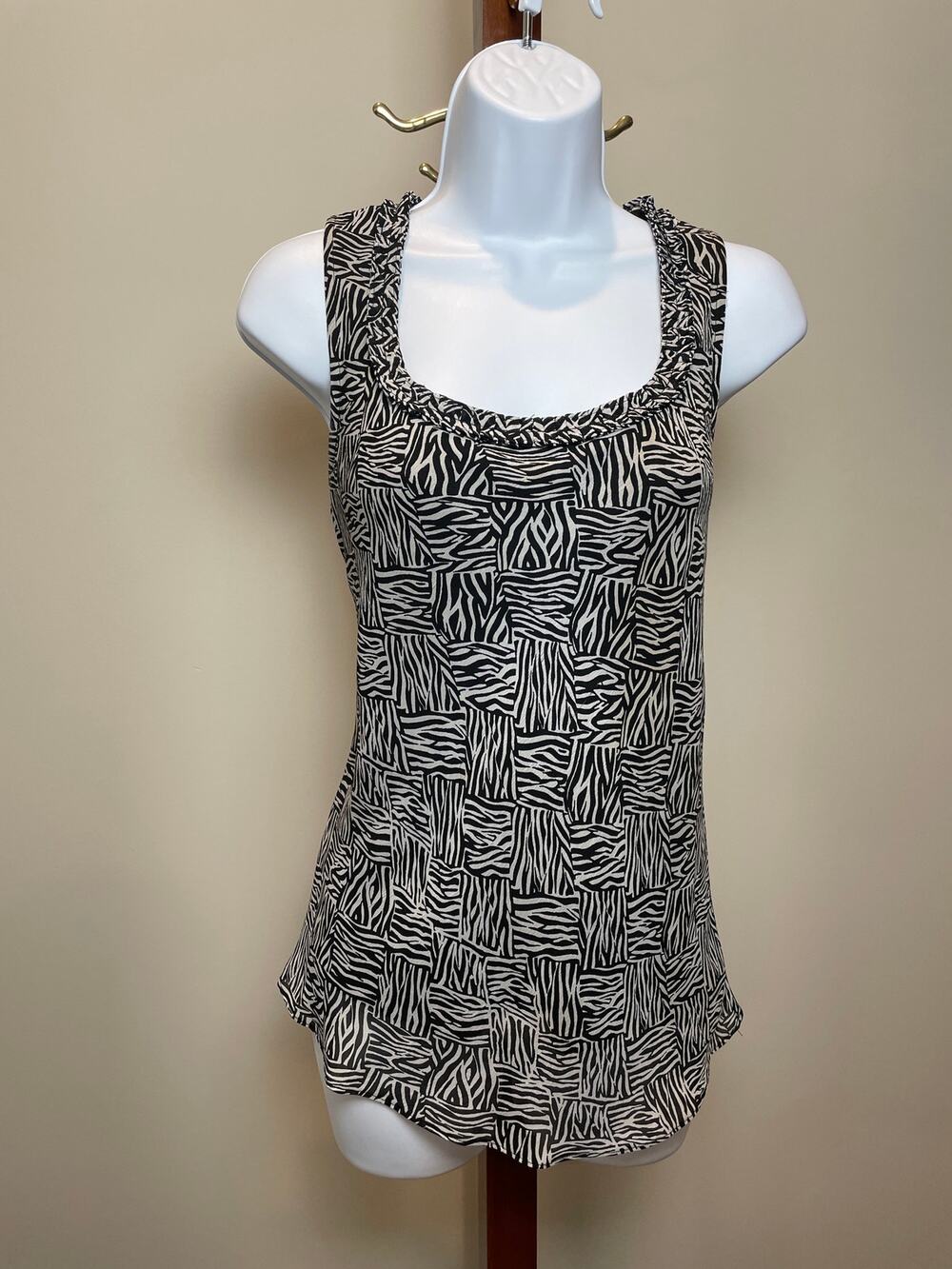 Dana Buchman Sleeveless Chiffon Ruffle Neck Top Size M Zebra Print Black White